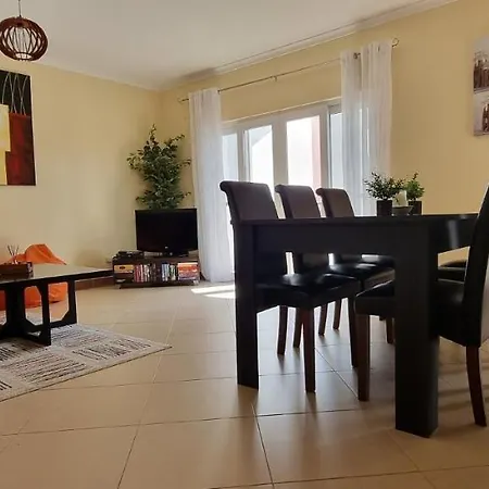 O Pomar, Large 2 Bedroom With A Short Distance To The Ocean Apartment *