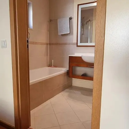 O Pomar, Large 2 Bedroom With A Short Distance To The Ocean Apartment