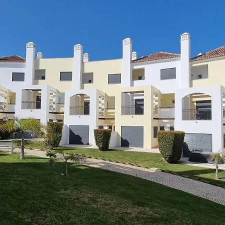 O Pomar, Large 2 Bedroom With A Short Distance To The Ocean